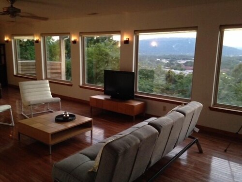 'City Overlook & Hideway' above downtown Chattanooga 