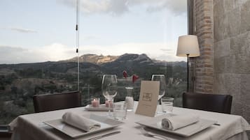 Breakfast, lunch, dinner served; local cuisine