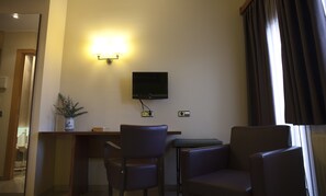 Doppelzimmer | Schreibtisch, Verdunkelungsvorhänge, Bügeleisen/Bügelbrett