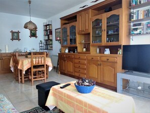 Dining - Villa for 10 people, 1000m from the beach, private pool, WIFI air conditioning (MIAMI PLAYA)