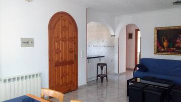 4 bedrooms, iron/ironing board, free WiFi