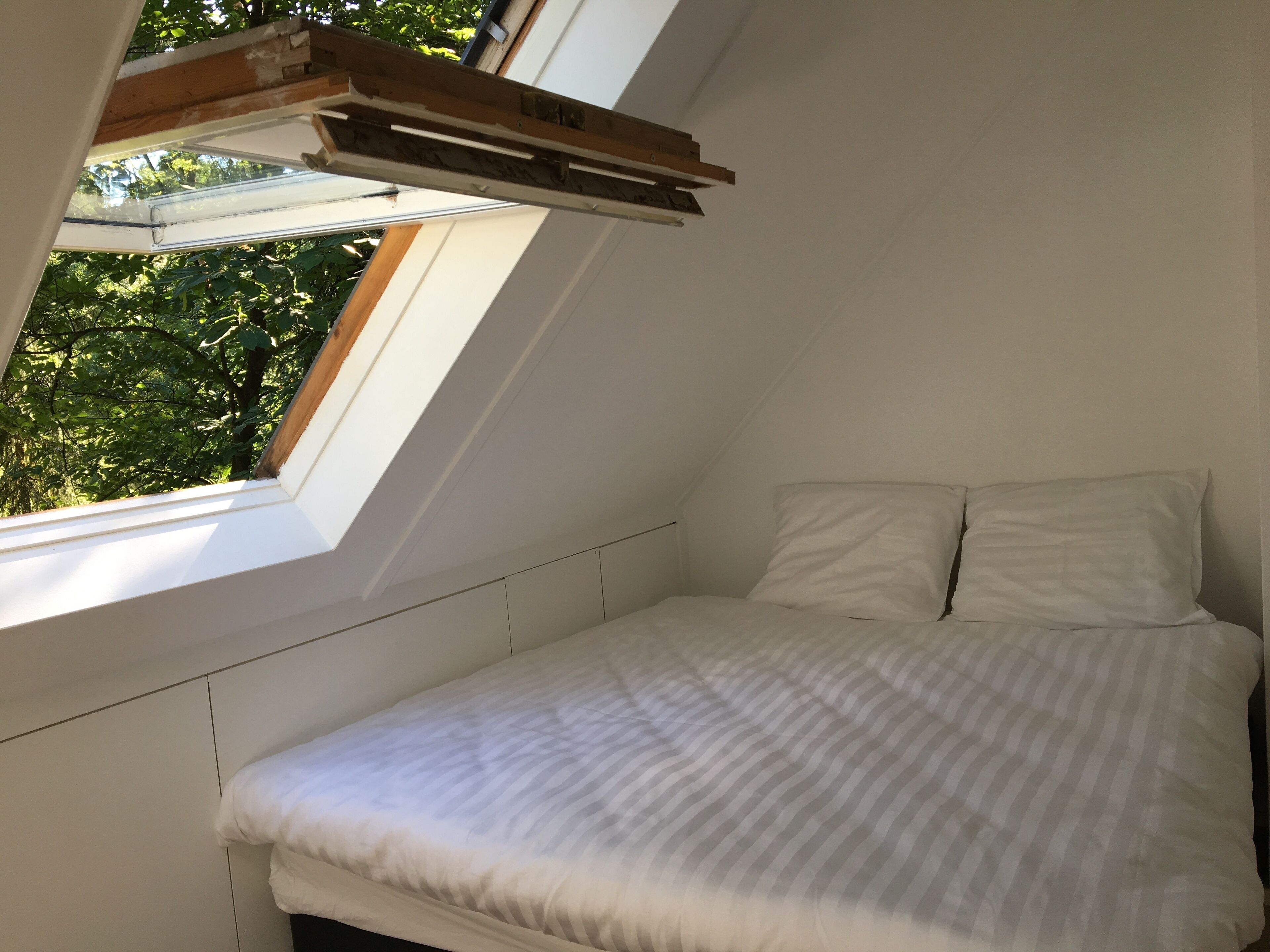 Bedroom 2 with kingsize bed and a single bed (boxsprings) - beds are new (2018)