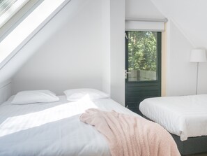 3 chambres, fer et planche à repasser, Wi-Fi, draps fournis