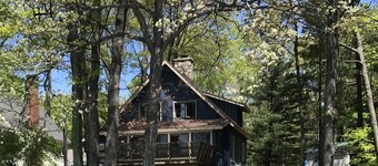 Lovely lakefront log cabin on Eight Point Lake. Relax or have fun in the lake!