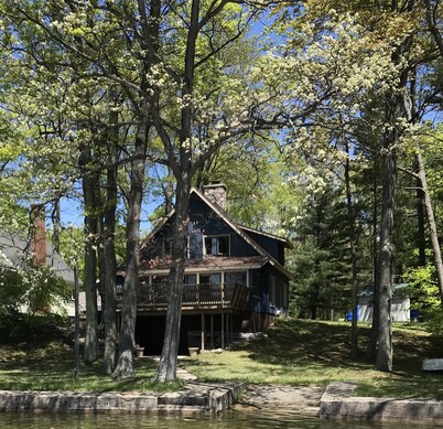 Lovely lakefront log cabin on Eight Point Lake. Relax or have fun in the lake!