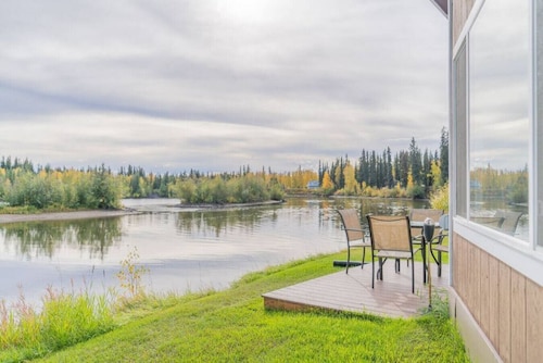Luxury Riverside Chena River House River Suite