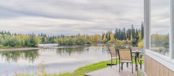 Luxury Riverside Chena River House River Suite