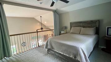 5 bedrooms, WiFi (free), bed sheets