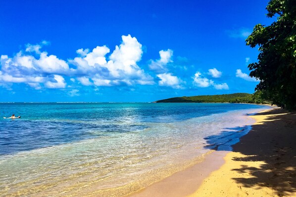 Beach nearby, sun loungers, beach towels
