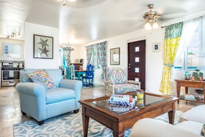 Smart TV, DVD player, books, music library - "Comfortable, modernized 5BR 4BA Home with an amazing Ocean View and breeze! (Fajardo)