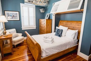 3 bedrooms, iron/ironing board, travel crib, WiFi - Entire Luxury Mansion Suite in Downtown Charleston (Charleston)