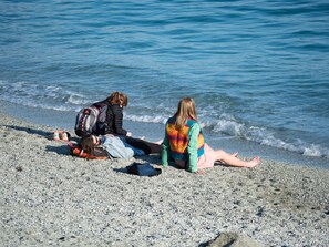 Di pantai dan snorkeling