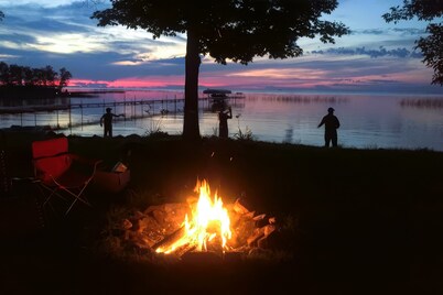 Lakeside Retreat on Cove Bay  - Perfect for Families!