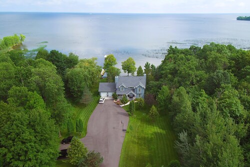 Lakeside Retreat on Cove Bay  - Perfect for Families!