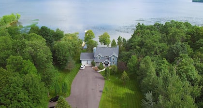 Lakeside Retreat on Cove Bay - Perfect for Families!