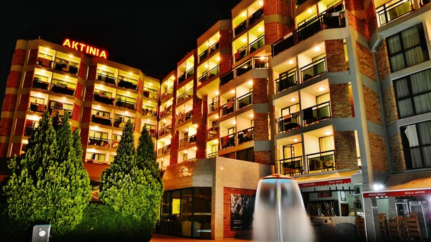 A multi-story hotel with balconies, a swimming pool, and a fountain. - Aktinia (Nessebar)