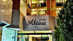 A hotel entrance with a sign reading "HOTEL Aktinia". - Aktinia (Nessebar)