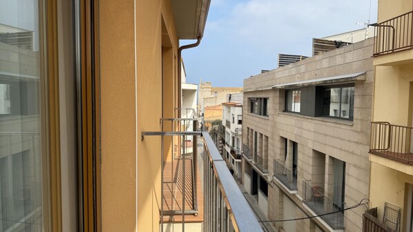 A multi-story residential building with balconies, a visible window, and a clear sky. - MESTRAL 2-2 (L'Escala)