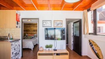 1 bedroom, bed sheets