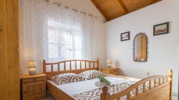 2 bedrooms, iron/ironing board, free WiFi, bed sheets