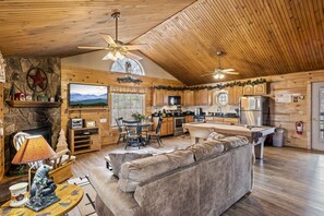 TV, fireplace, DVD player - Sweet Retreat-Book NOW and receive tickets to Dollywood, Anakeesta and many more (Sevierville)