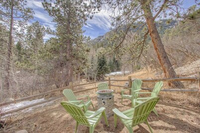 Green Mountain Falls Retreat /HOT TUB & EV Charger