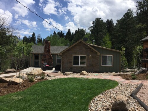 Charming Cottage with HOT TUB & EV Charger