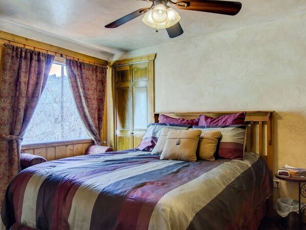 3 bedrooms, iron/ironing board, travel cot, free WiFi