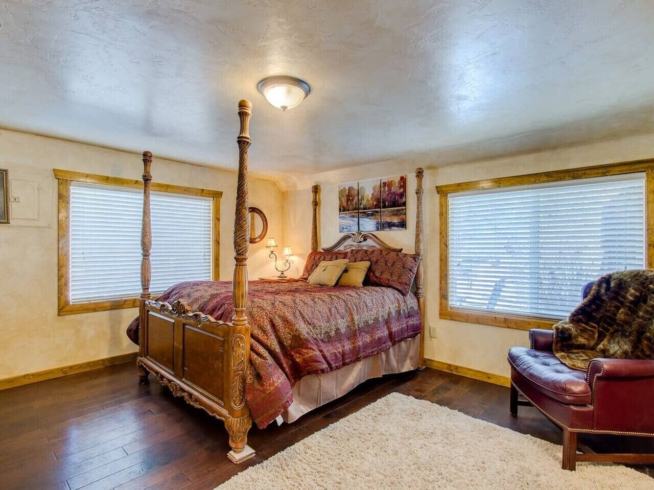 3 bedrooms, iron/ironing board, travel crib, free WiFi