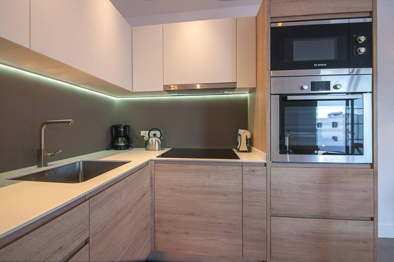 Coffee/tea maker, fridge, microwave, oven