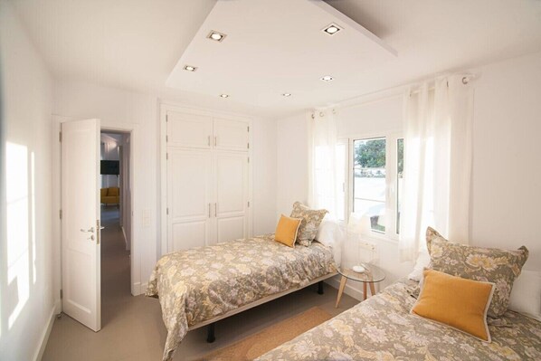 In-room safe, desk, iron/ironing board, free WiFi