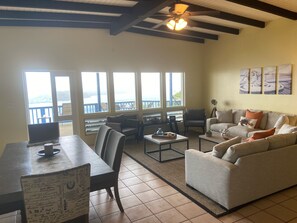 Smart TV, DVD player, books, stereo - Celebrate time with friends & family! Private pool,  float and take in the view! (St Thomas)
