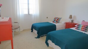 3 chambres, fer et planche à repasser, lit parapluie, Wi-Fi gratuit