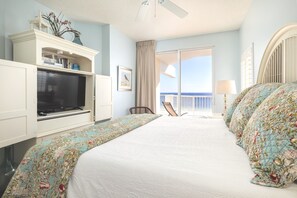 2 bedrooms, memory foam beds, iron/ironing board, free WiFi - Direct Beach Front, Beautiful Decor, Sparkling Clean, Amazing Reviews & Views! (Fort Walton Beach)