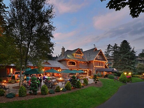 Hiljattain kunnostettu Chetola Resort, jossa on kaikki mukavuudet, kävelymatkan päässä Main St Blowing Rock -kadulta