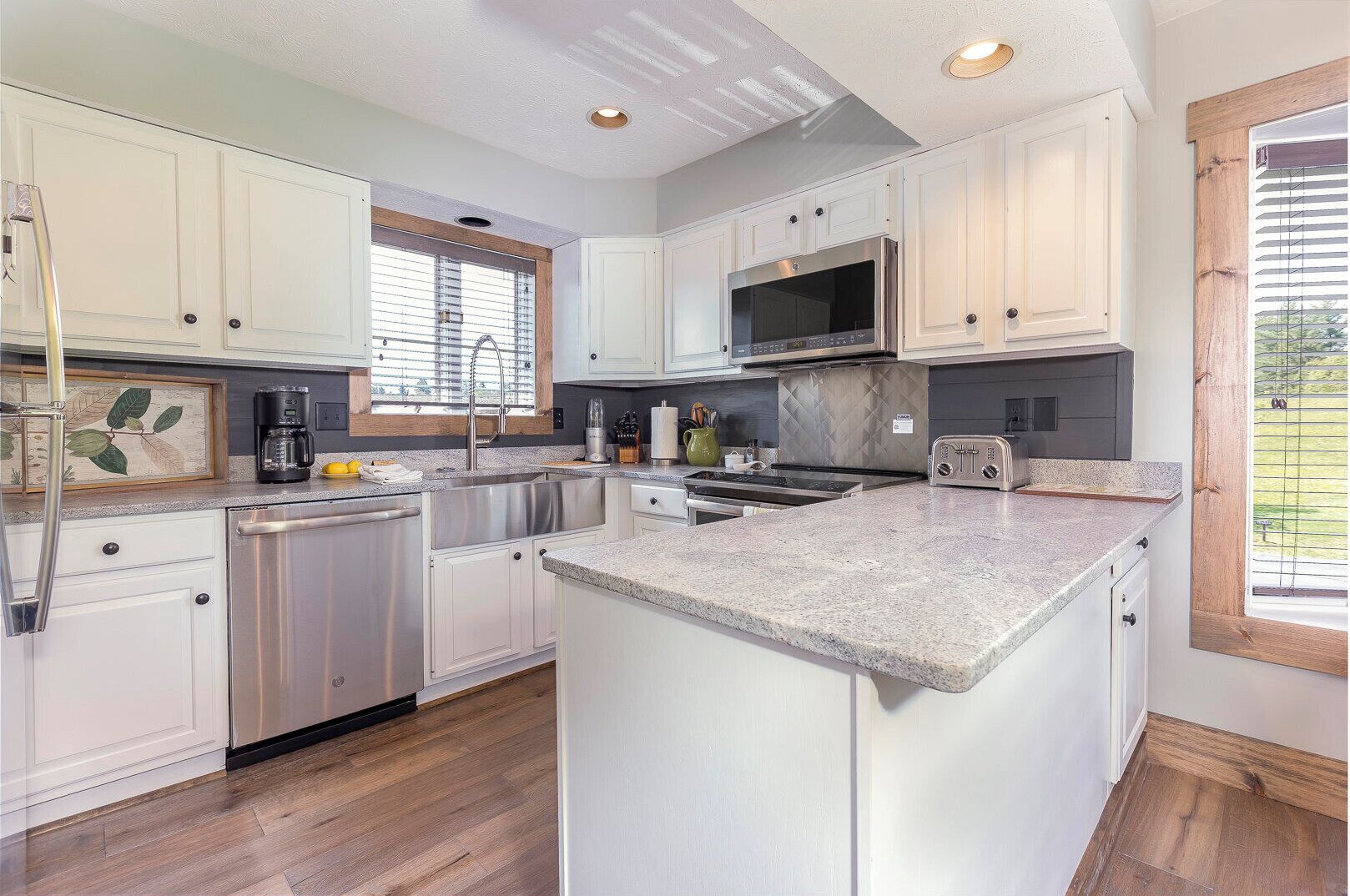 冰箱、微波炉、烤箱、炉灶