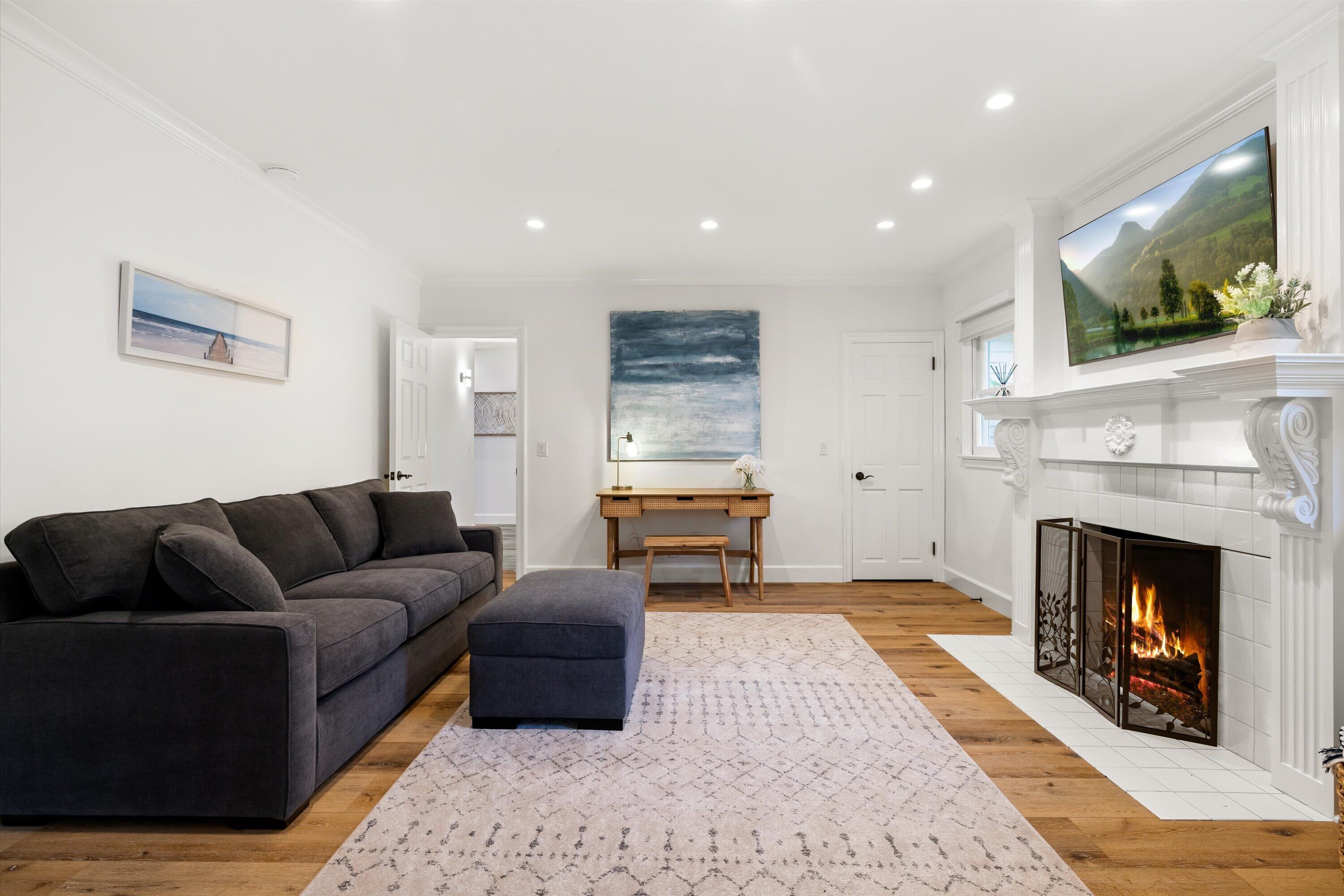 Smart-TV, Kamin, Tischtennisplatte, Stereoanlage