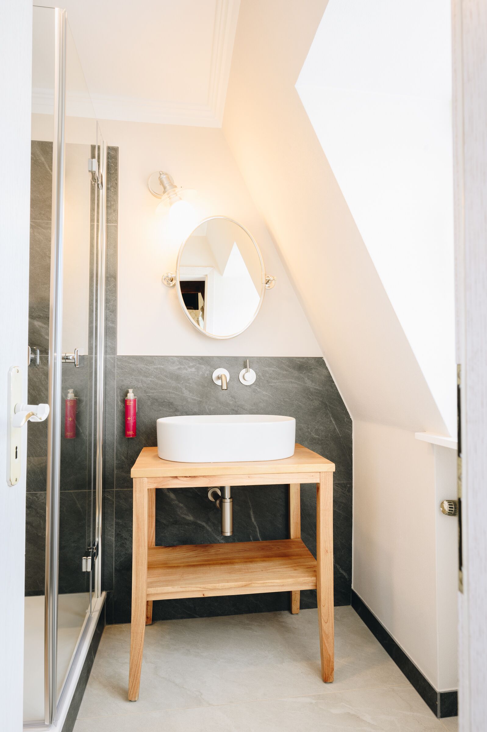 superior double room, river view | bathroom | free toiletries, hair dryer, towels