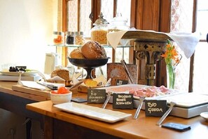 Desayuno buffet todos los días (con cargo)