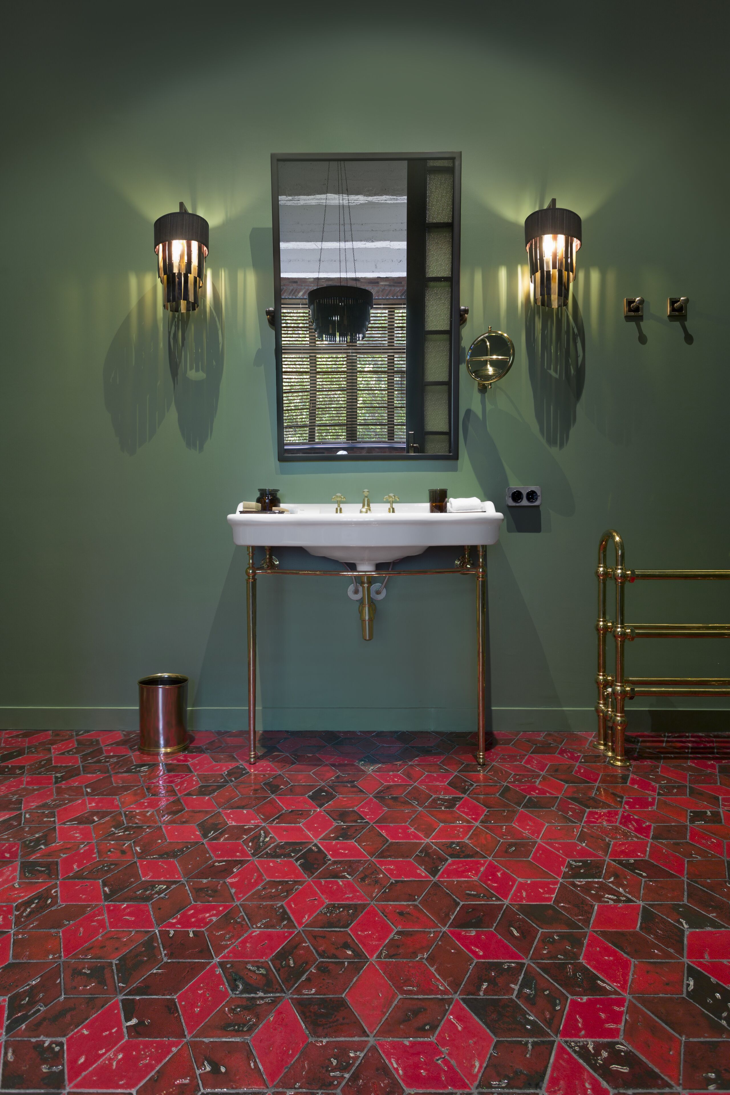 signature room (aviator) | bathroom | free toiletries, hair dryer, bathrobes, slippers