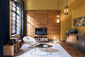 Minibar, in-room safe, desk, free cots/infant beds - Stamba Hotel (Tbilisi)