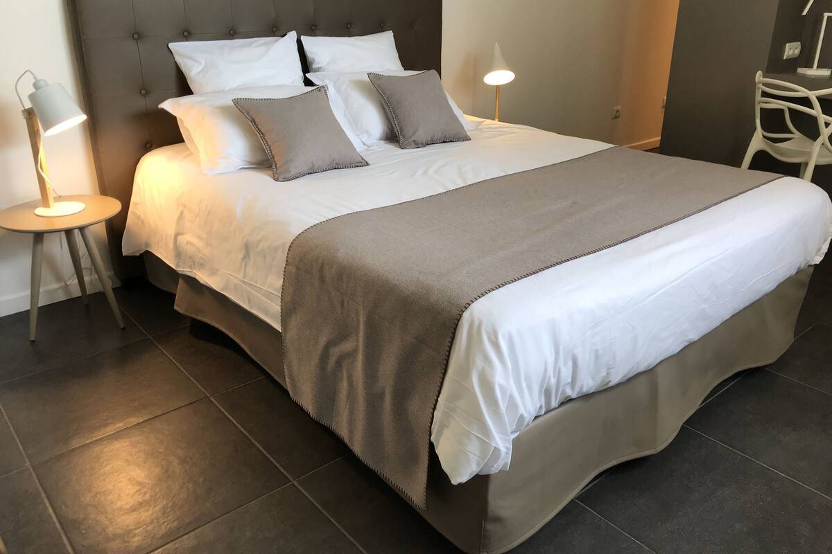 Decoración personalizada, muebles diferentes y wifi gratis