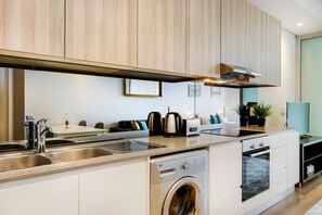 Sentinel Apartment 1 on Upper Bree Str | Private kitchen | Full-sized fridge, microwave, oven, stovetop - Sentinel Apartments (Cape Town)