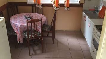 Standard Cabin, 1 Bedroom | Private kitchen | Fridge, microwave, oven, stovetop