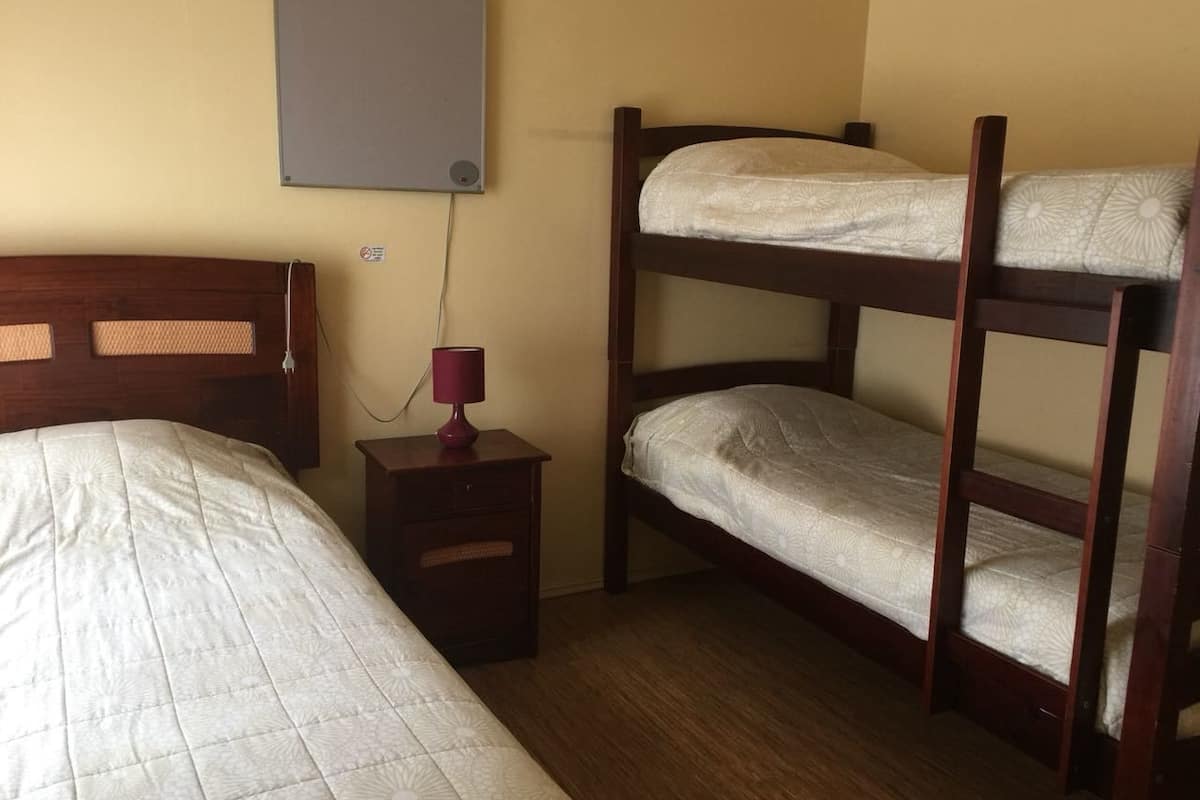 Cabaña estándar, 2 habitaciones | Wifi gratis y ropa de cama