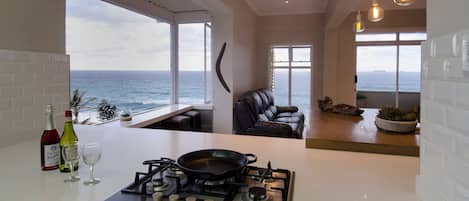 Appartement Supérieur, 2 chambres, vue océan, en front de plage | Coin séjour