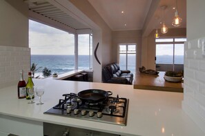 Superior Apartment, 2 Bedrooms, Ocean View, Beachfront | Living area
