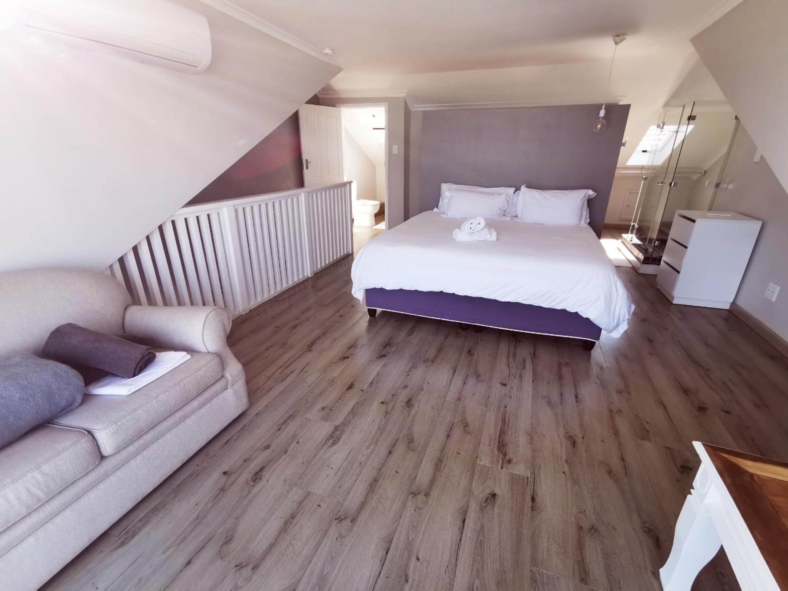 2 bedrooms, Egyptian cotton sheets, premium bedding, pillowtop beds