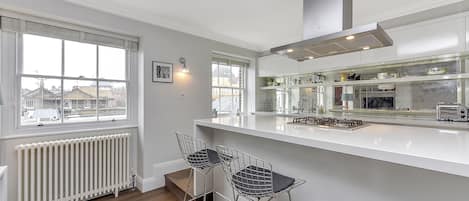 City Apartment, 2 Bedrooms | Private kitchen