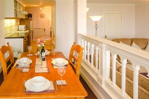 Apartment, 1 Bedroom | In-room dining